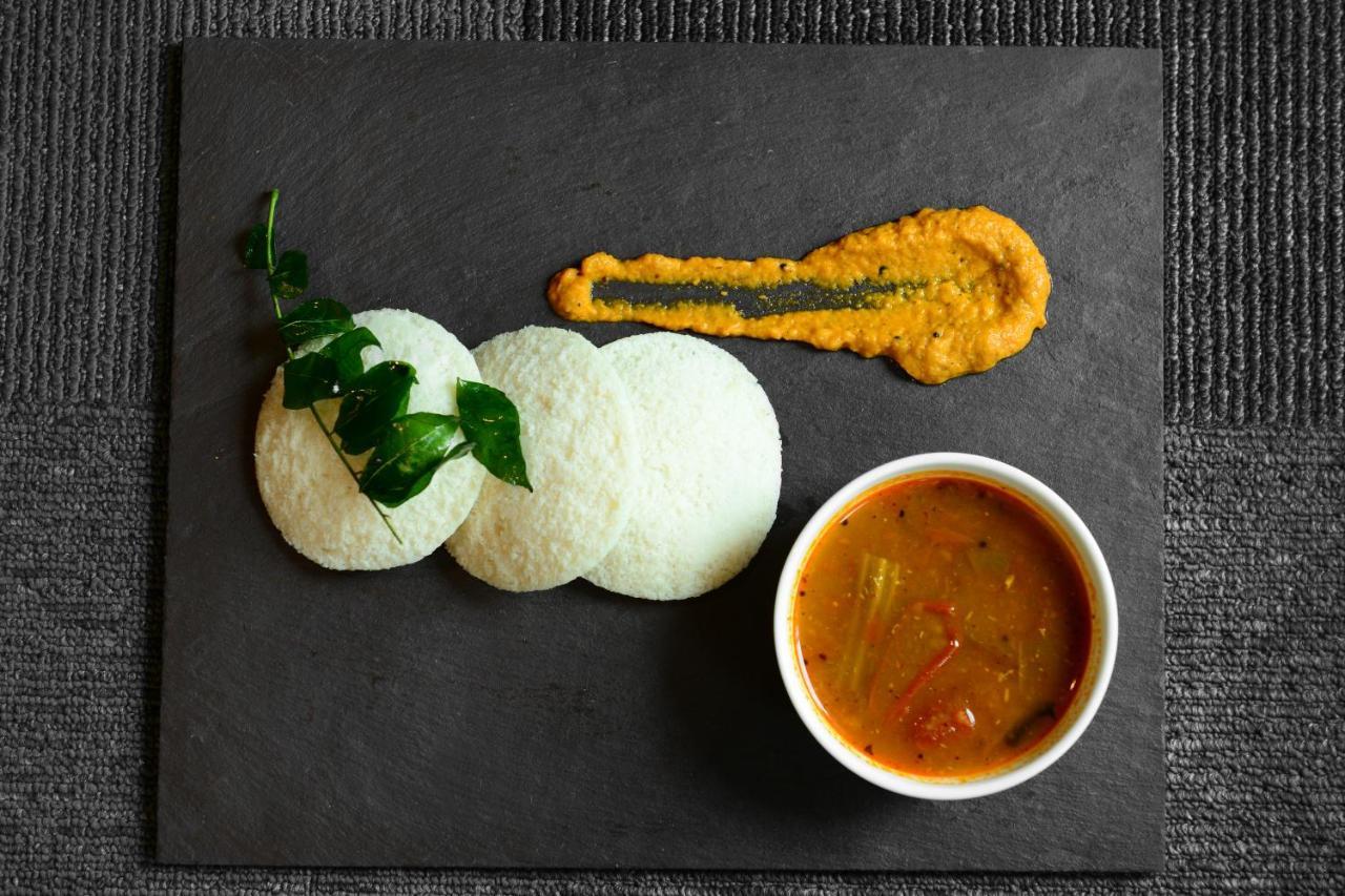 Radisson Blu Hotel Guwahati Exterior foto Idli, sambar and chutney