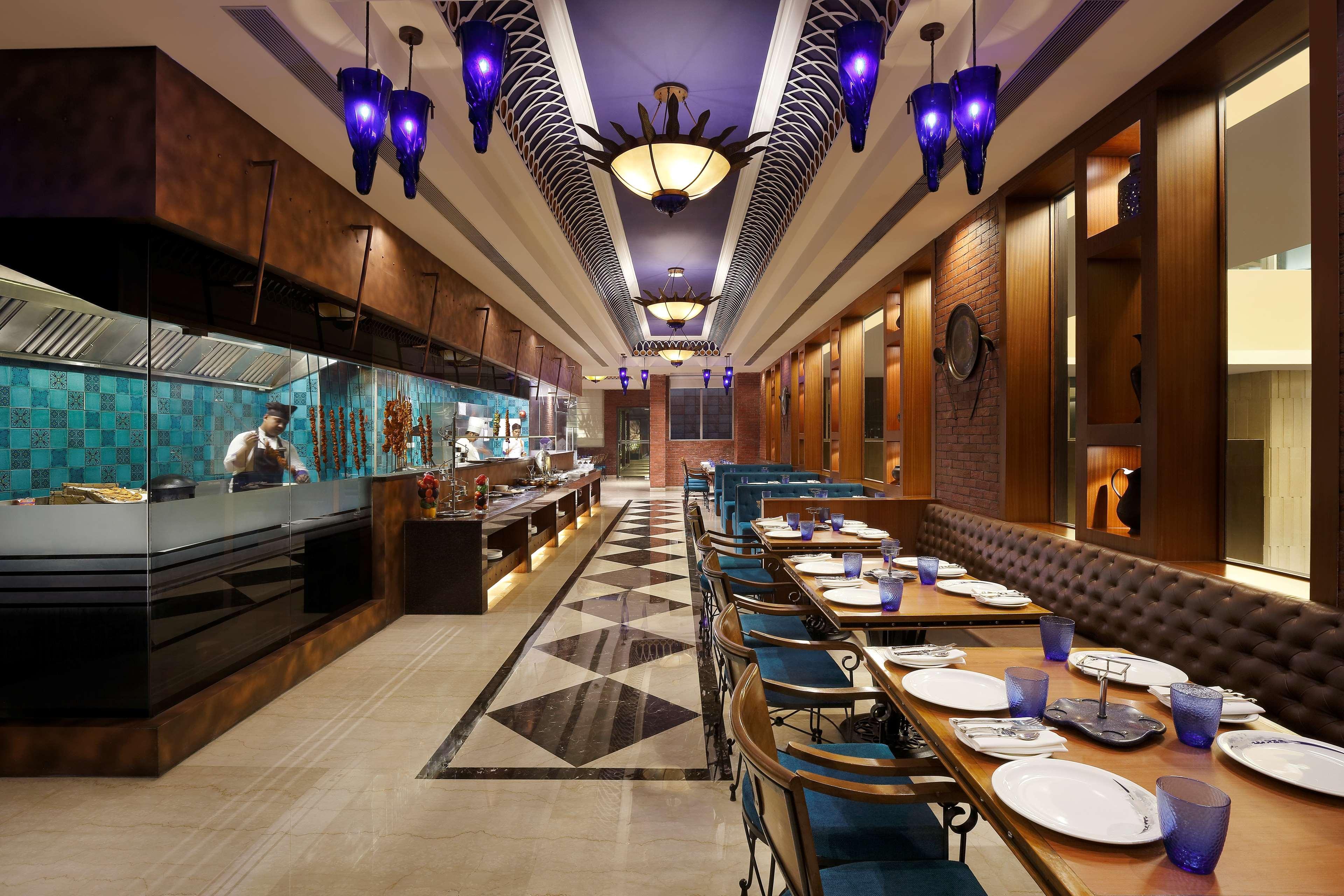 Radisson Blu Hotel Guwahati Exterior foto The restaurant