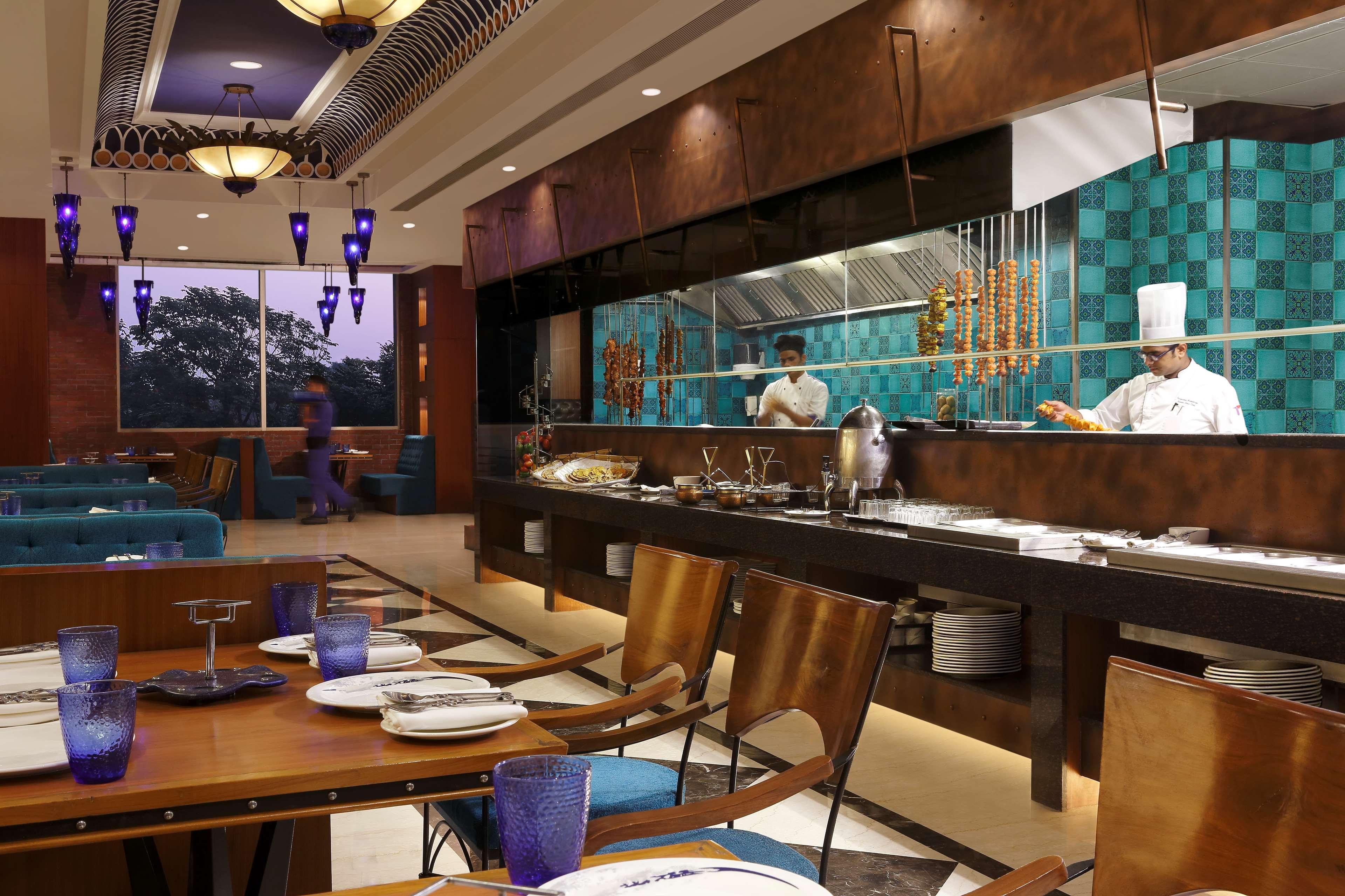 Radisson Blu Hotel Guwahati Exterior foto The Park, New Delhi