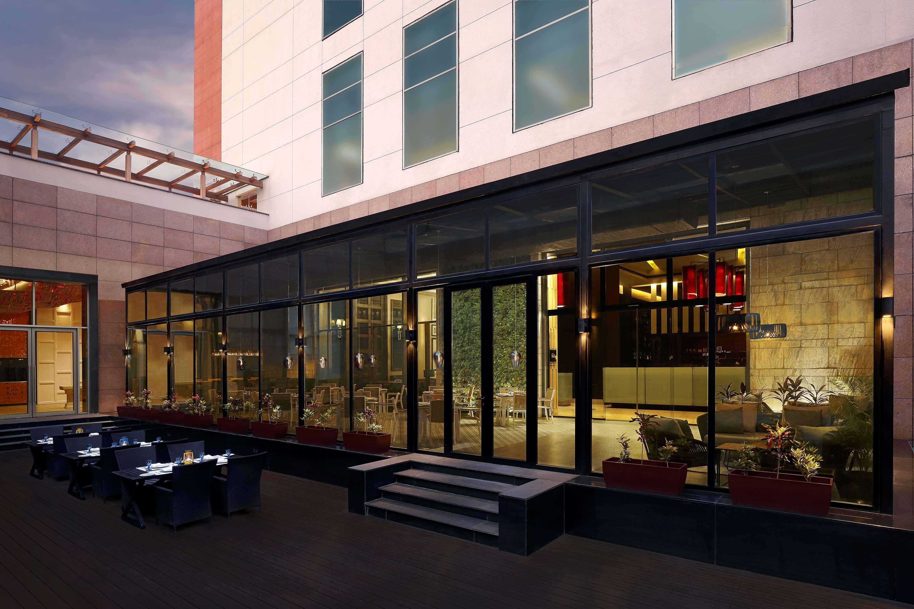 Radisson Blu Hotel Guwahati Exterior foto The Park, New Delhi