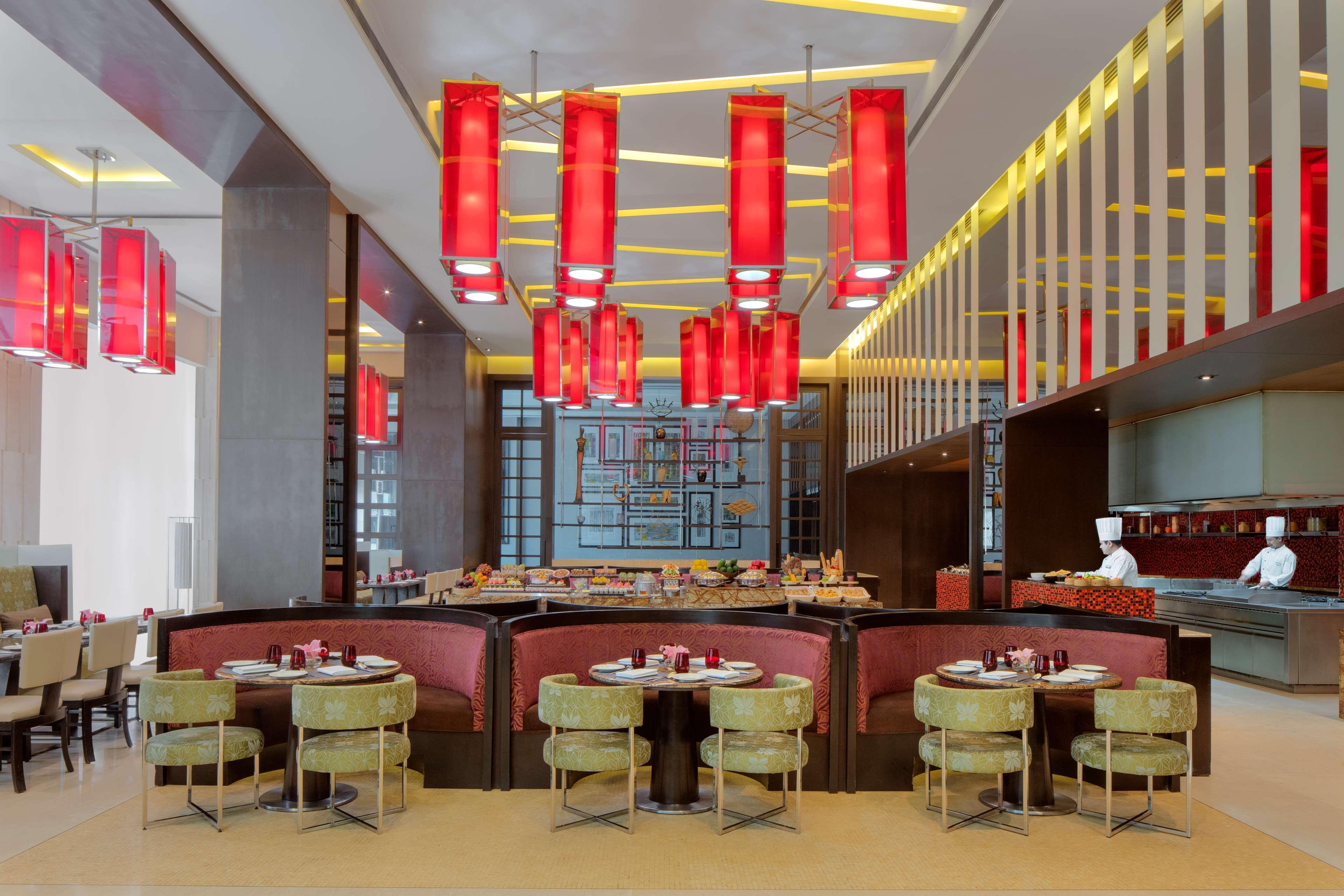 Radisson Blu Hotel Guwahati Exterior foto The restaurant