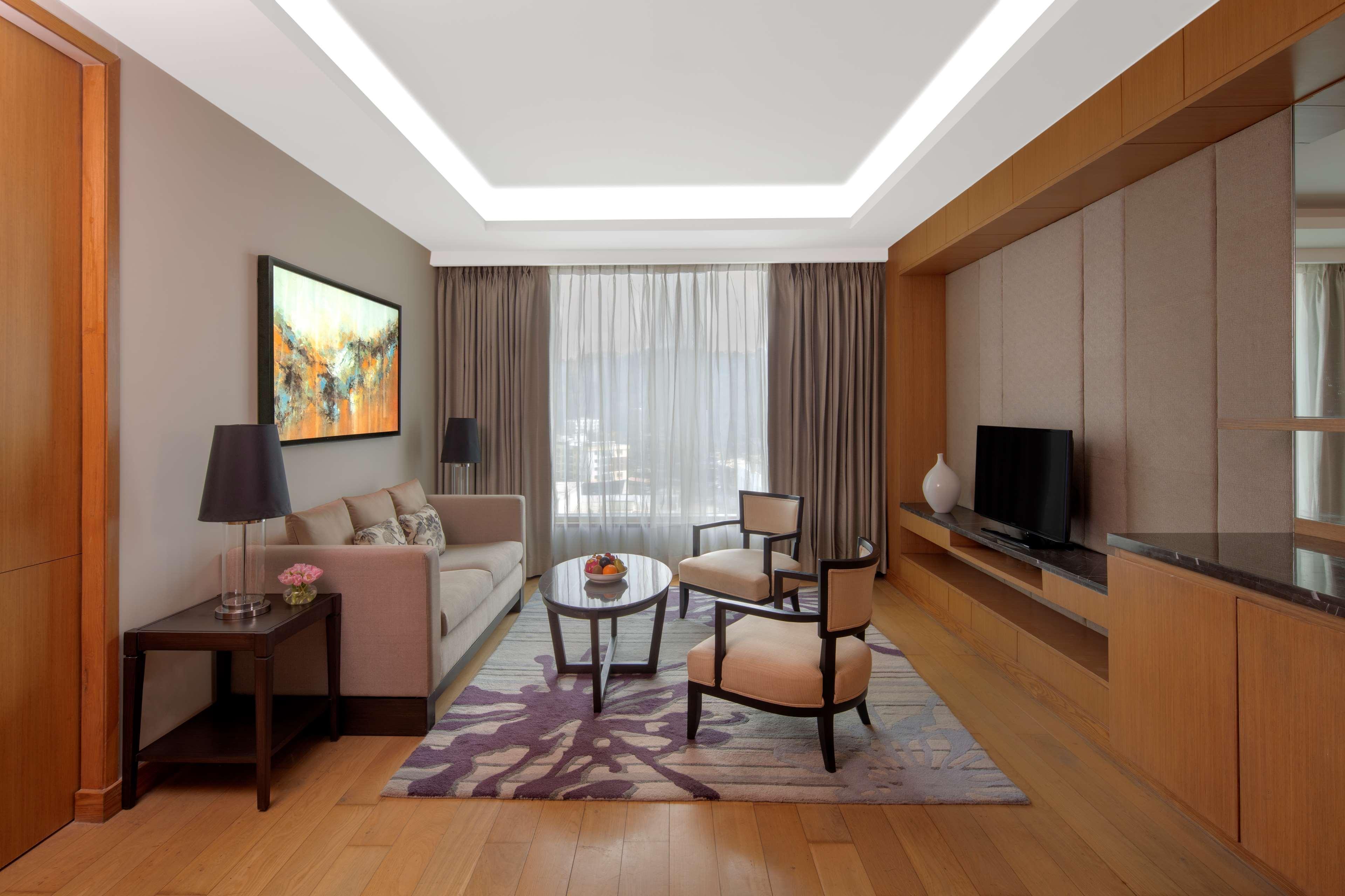 Radisson Blu Hotel Guwahati Exterior foto Living room