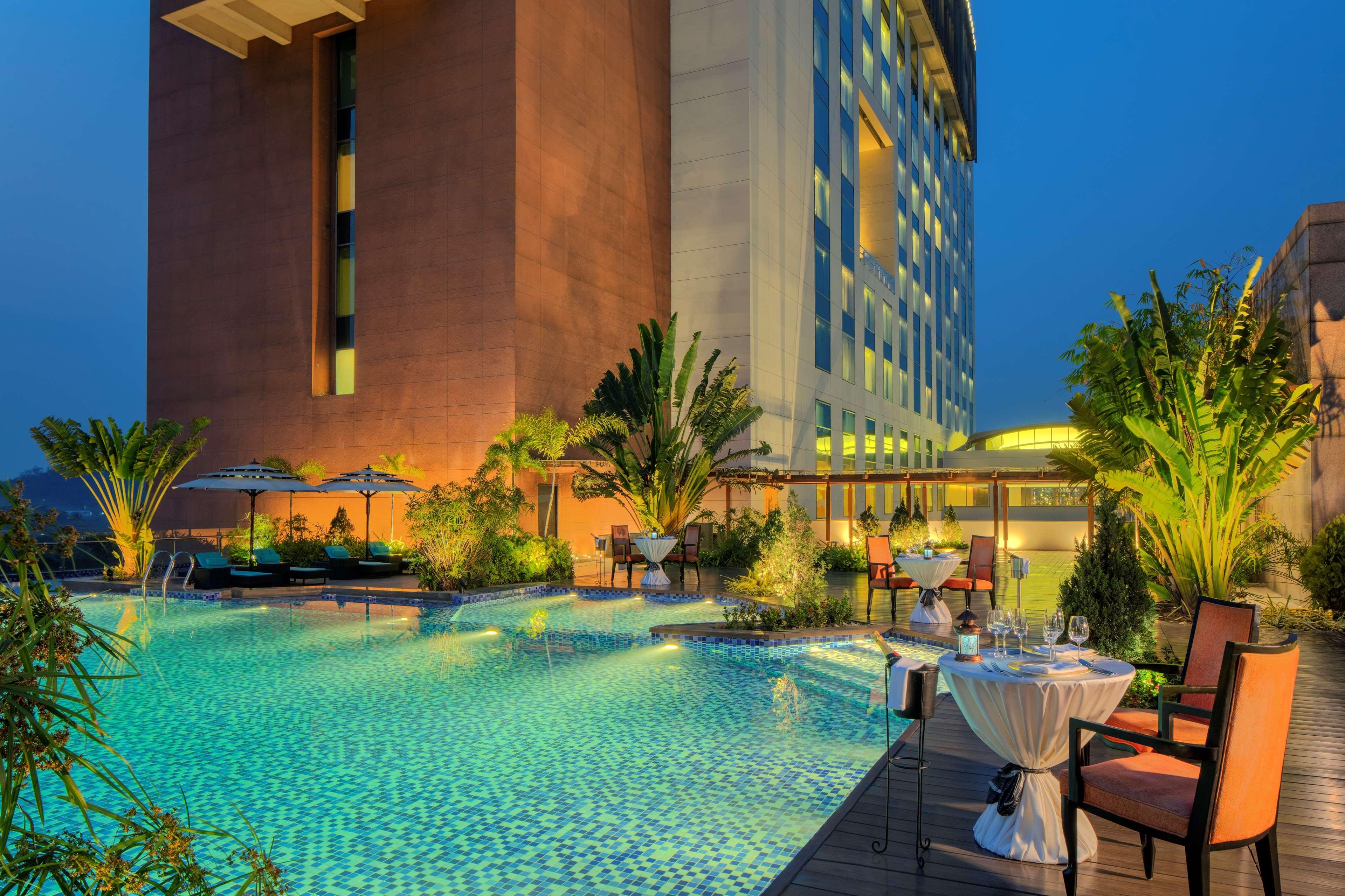 Radisson Blu Hotel Guwahati Exterior foto The pool at the hotel