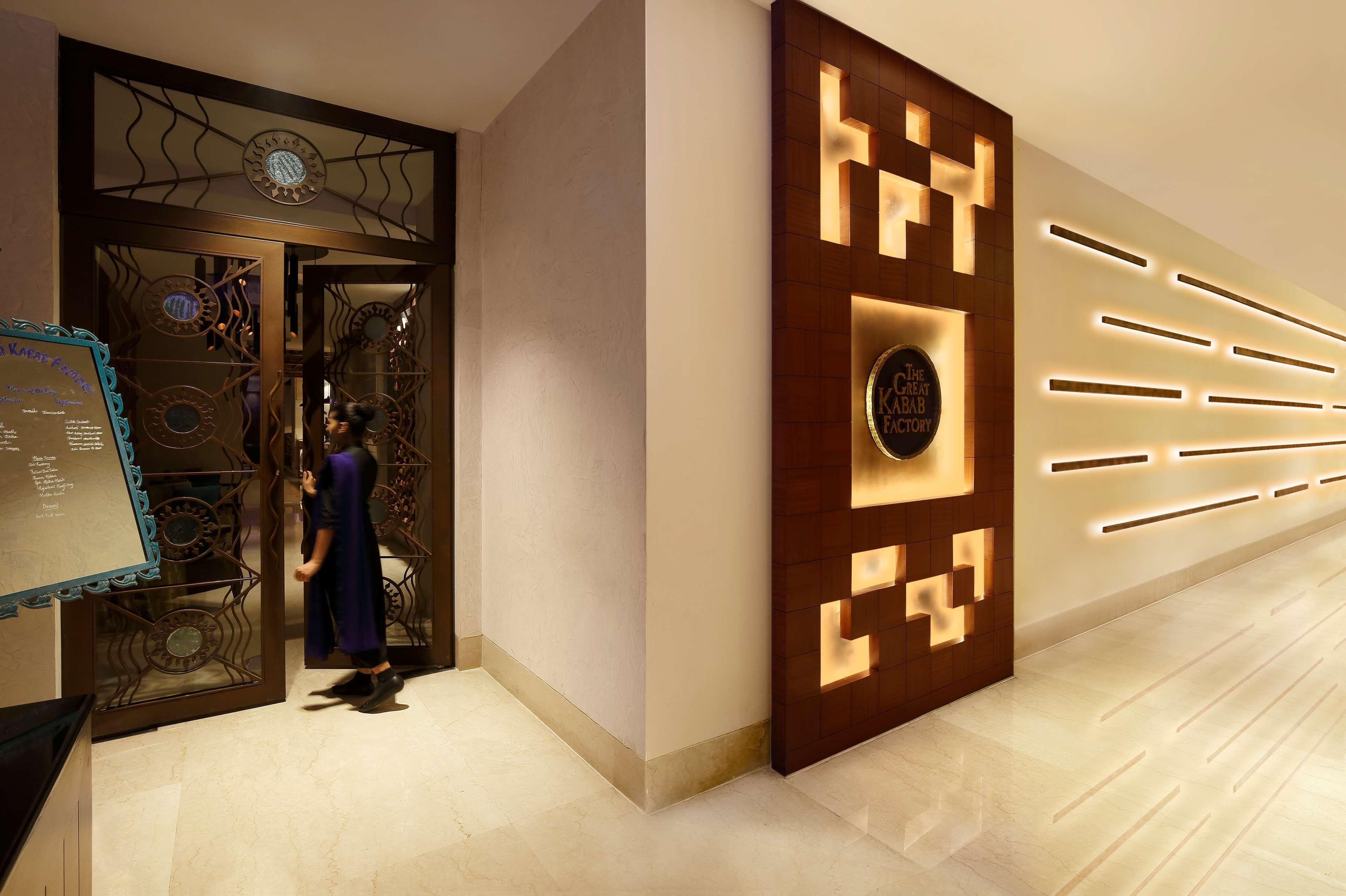 Radisson Blu Hotel Guwahati Exterior foto The Oberoi Mumbai