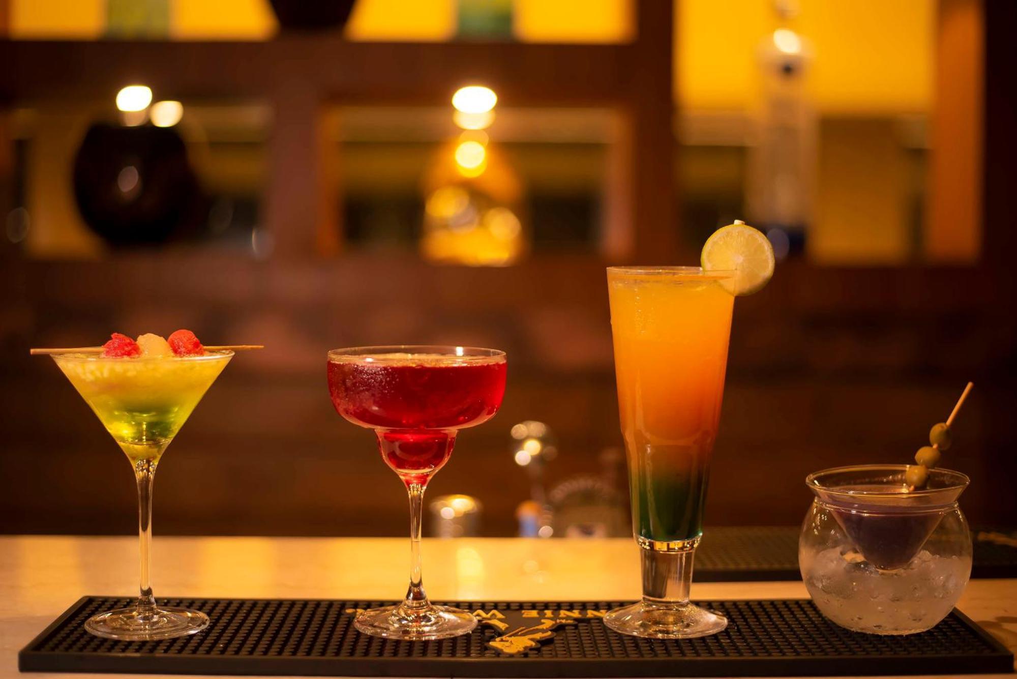 Radisson Blu Hotel Guwahati Exterior foto A selection of cocktails