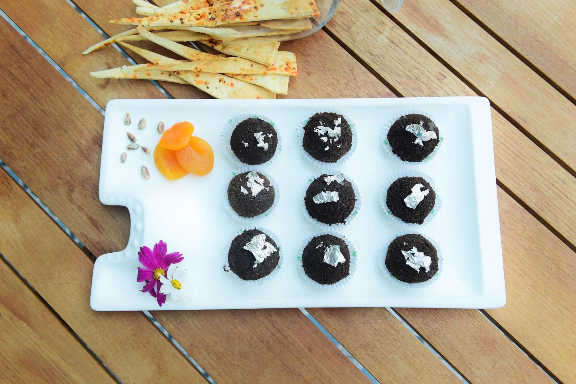 Radisson Blu Hotel Guwahati Exterior foto Chocolate truffles