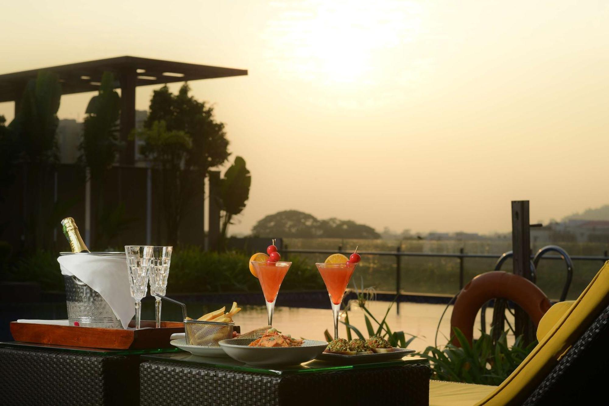 Radisson Blu Hotel Guwahati Exterior foto